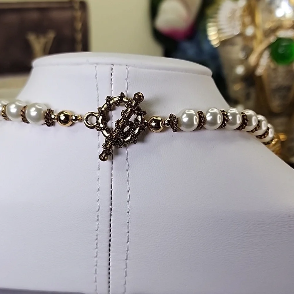 Elegant Gold Tone, Faux Pearl w Glass Beads Necklace - Picture 7 of 7